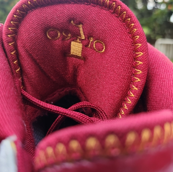 ITEM FOR SALE: Size 8.5 - Nike LeBron 7 MVP 2020  CONDITION: DEAD STOCK- Brand - Picture 8 of 15